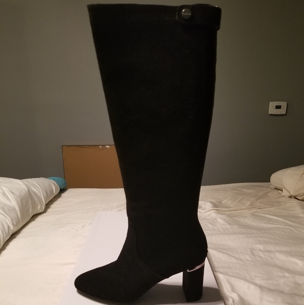 Black Alfani heeled leather boats
